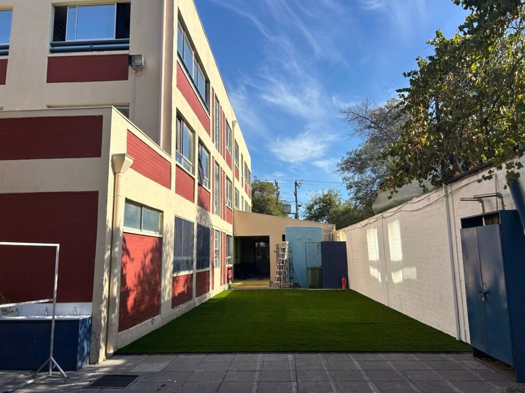 Proyecto CC – Resultado: patio interior con pasto (pasto Oporto 30 mm)